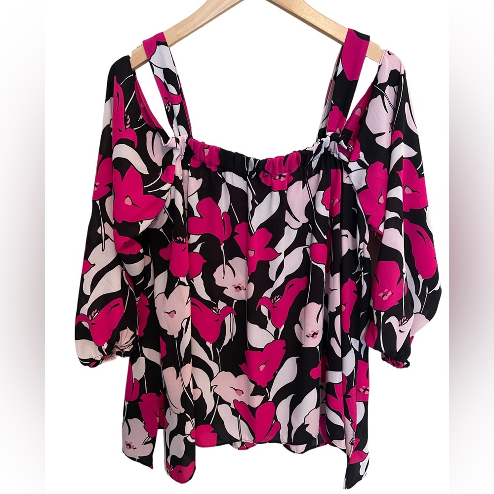 Vince Camuto Cold shoulder top. NWOT!